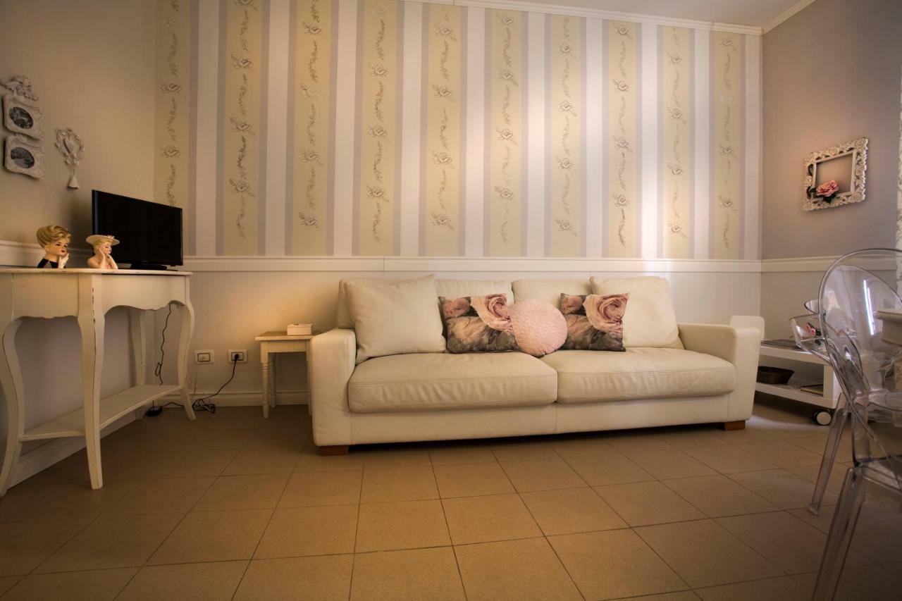 Casa Di Charme "Rosa-Rosae" Lägenhet Verona Exteriör bild