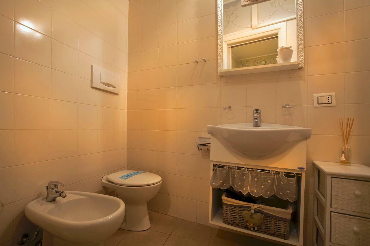 Casa Di Charme "Rosa-Rosae" Lägenhet Verona Exteriör bild